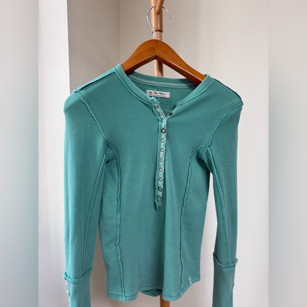 Free People We The Free NWOT Teal Long Sleeve Henley Top Women’s Size Small - Picture 4 of 7